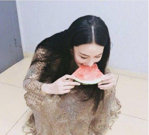 带你吃瓜穿女装视频下载,揭秘热门视频背后的下载攻略