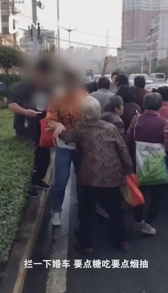 大妈吃瓜卖货视频大全,趣味横生视频大全