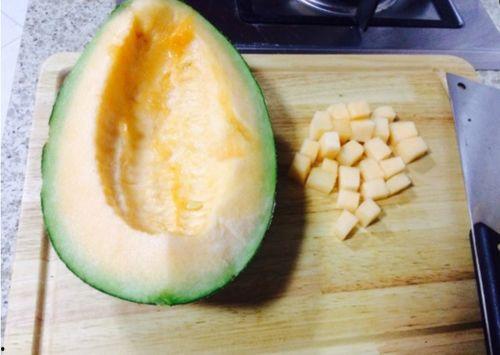 哈密瓜要怎么吃更好吃视频,视频揭秘最佳食用技巧