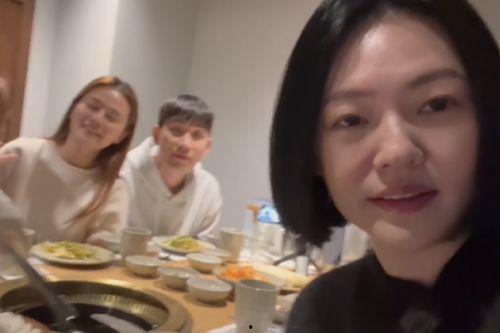 郑在秀街上吃瓜视频,揭秘明星日常趣味瞬间